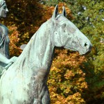 Reiterstandbild “Amazone zu Pferd” von Louis Tuaillon im Großen Tiergarten in Berlin, Zustand: Oktober 2015.