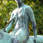 Reiterstandbild “Amazone zu Pferd” von Louis Tuaillon im Großen Tiergarten in Berlin, Zustand: Oktober 2015.