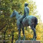 Reiterstandbild “Amazone zu Pferd” von Louis Tuaillon im Großen Tiergarten in Berlin, Zustand: Oktober 2015.