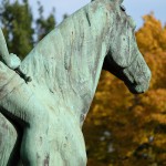 Reiterstandbild “Amazone zu Pferd” von Louis Tuaillon im Großen Tiergarten in Berlin, Zustand: Oktober 2015.