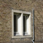 Ehemaliges Atelierhaus von Arno Breker im Käuzchensteig in Berlin-Dahlem von Hans Freese, Detailansicht eines Fensters