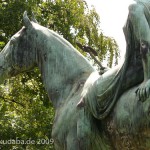 Reiterstandbild “Amazone zu Pferd” von Louis Tuaillon im Großen Tiergarten in Berlin, Detailansicht