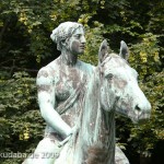 Reiterstandbild “Amazone zu Pferd” von Louis Tuaillon im Großen Tiergarten in Berlin, Detailansicht