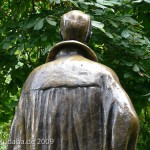 Denkmal Emil Fischer in Berlin-Mitte von Fritz Klimsch, Detailansicht der Sitzfigur