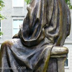 Denkmal Emil Fischer in Berlin-Mitte von Fritz Klimsch, Detailansicht der Sitzfigur