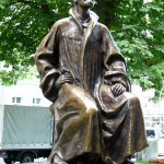 Denkmal Emil Fischer in Berlin-Mitte von Fritz Klimsch, Gesamtansicht der Sitzfigur