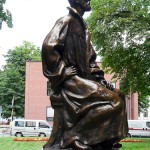 Denkmal Emil Fischer in Berlin-Mitte von Fritz Klimsch, Gesamtansicht der Sitzfigur