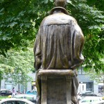 Denkmal Emil Fischer in Berlin-Mitte von Fritz Klimsch, Gesamtansicht der Sitzfigur