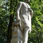 Denkmal Friedrich Wilhelm III. im Großen Tiergarten in Berlin-Tiergarten von Johann Friedrich Drake aus dem Jahr 1849, Detailansicht mit Standfigur