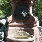 Lessing-Denkmal im Großen Tiergarten in Berlin von Otto Lessing, Detailansicht des Sockels