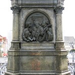 Das bronzene Luther-Denkmal in Eisleben, Standort ist auf dem Marktplatz, wurde 1882 von Rudolf Siemering geschaffen. Enthüllt wurde es 1883 anlässlich des 400. Geburtstags Luthers.