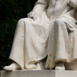 Denkmal Robert Koch in Berlin-Mitte von Louis Tuaillon von 1916, Detailansicht der Sitzfigur