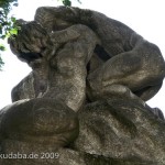 Denkmal Rudolf Virchow auf dem Karlplatz in Berlin-Mitte von Fritz Klimsch, Detailansicht der Skulptur