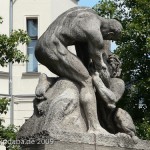 Denkmal Rudolf Virchow auf dem Karlplatz in Berlin-Mitte von Fritz Klimsch, Gesamtansicht der Skulptur