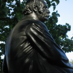 Fontane-Denkmal in Neuruppin von Max Wiese von 1907, Detailansicht von Fontane