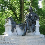 Fontane-Denkmal in Neuruppin von Max Wiese von 1907, Gesamtansicht