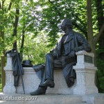 Fontane-Denkmal in Neuruppin von Max Wiese von 1907, Gesamtansicht