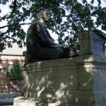 Fontane-Denkmal in Neuruppin von Max Wiese von 1907, Gesamtansicht