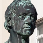 Hegel-Denkmal in Berlin-Mitte von Gustav Blaeser von 1870, Detailansicht von dem Porträt-Kopf