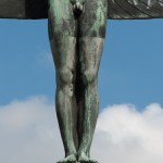 Lilienthal-Denkmal von Peter Christian Breuer von 1914 in Berlin-Steglitz, Detailansicht der Ikarus-Skulptur