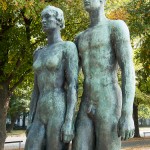 Skulpturen-Gruppen "Menschenpaar" von Georg Kolbe am Maschsee in Hannover, Detail von der Vorderansicht