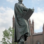 Schinkel-Denkmal in Berlin-Mitte von Johann Friedrich Drake, Ansicht der Skulptur