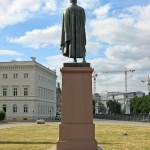 Schinkel-Denkmal in Berlin-Mitte von Johann Friedrich Drake, Gesamtansicht der Rückseite